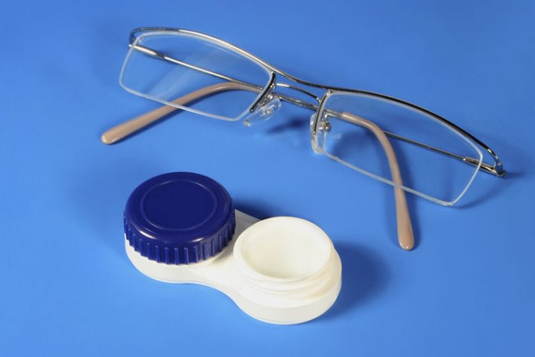 Lentes de contato ou óculos? Entenda como escolher a melhor opção para você